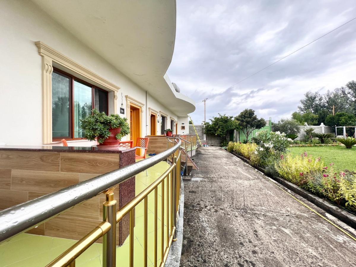 Ponari Apartments Rrotull Eksteriør bilde