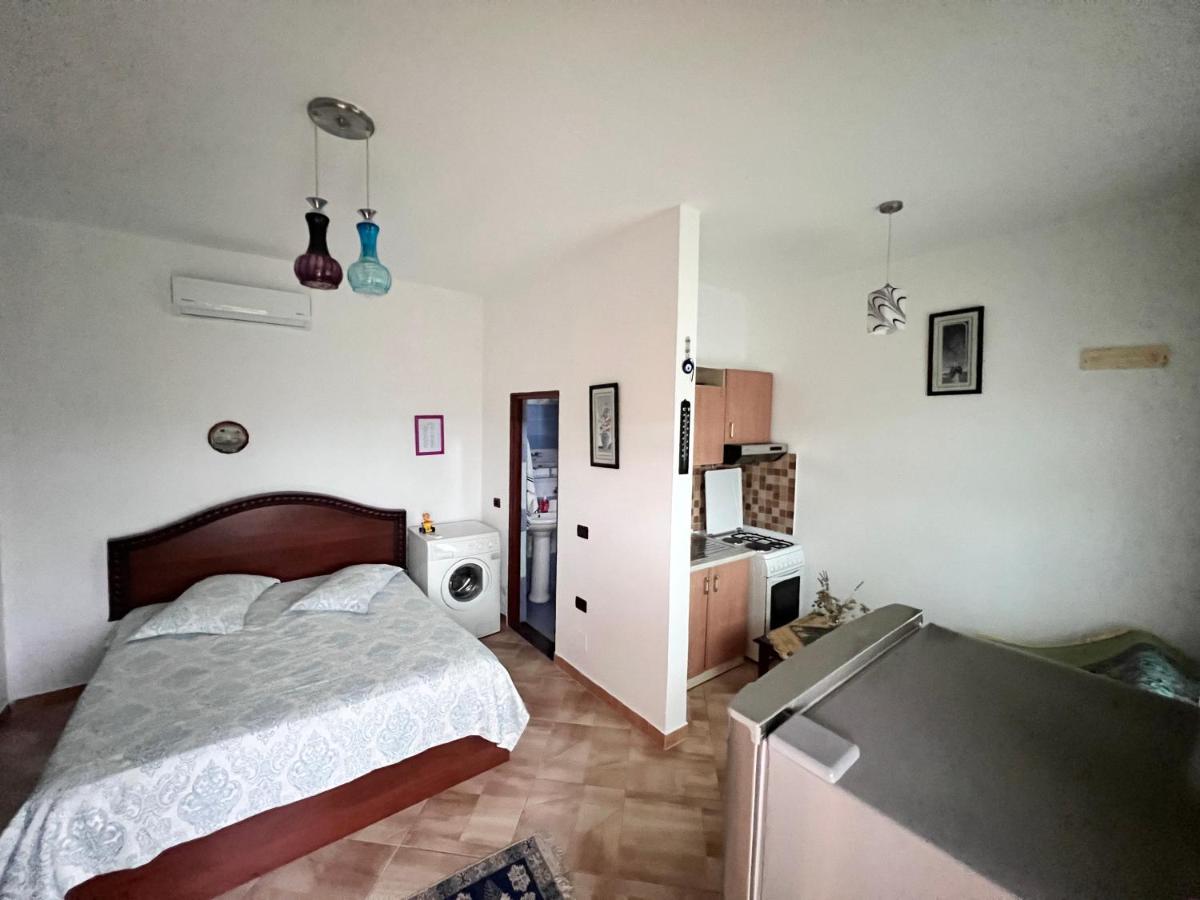 Ponari Apartments Rrotull Eksteriør bilde